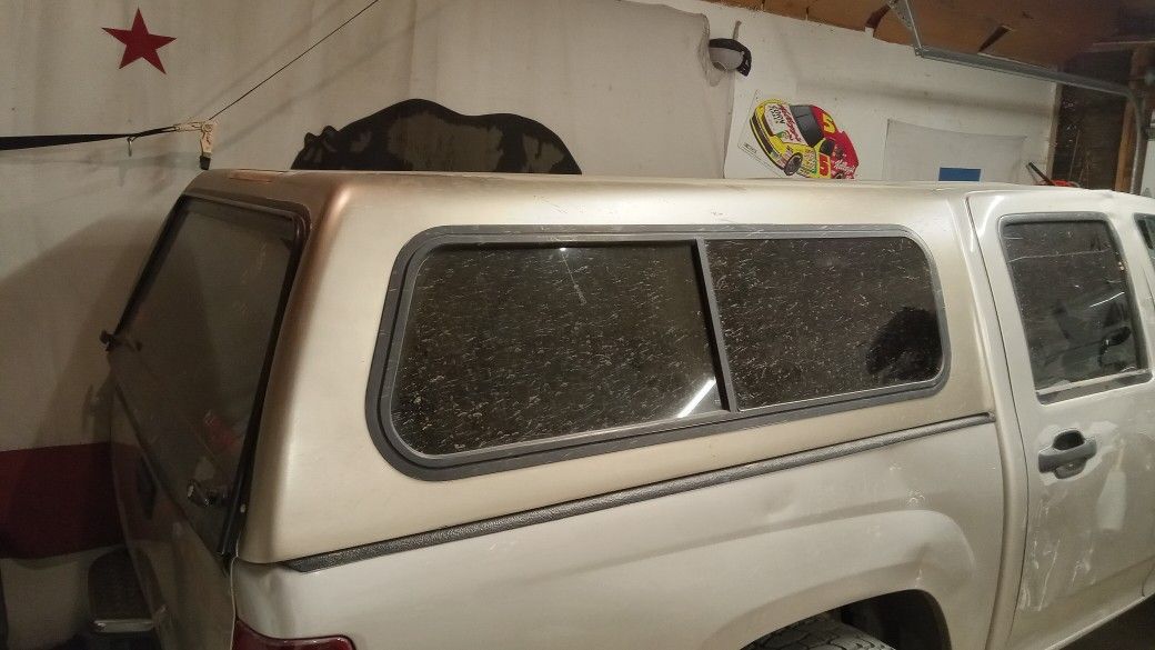 06 Chevy Colorado Camper Shell