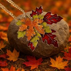 Women’s Elegant Oiled Maple Leaf Pendant Necklace – Autumn-Inspired Red & Orange