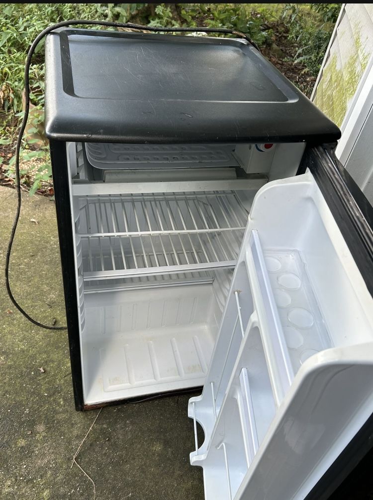 Refigerator