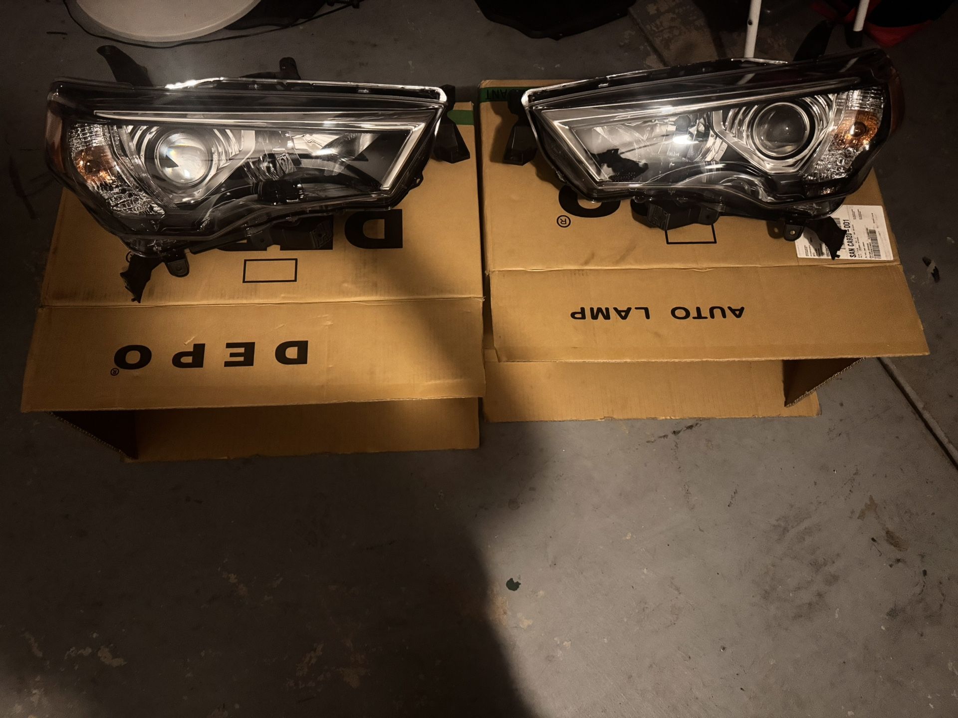 Brand New Stock Headlights For 2016 Toyota 4 Runner