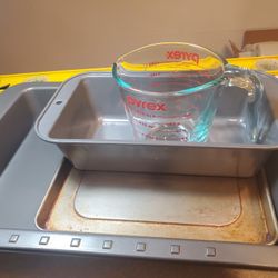 Anolon Advanced 9-inch x 13-inch rectangular cake pan with silicone grips
Anolon baking dish 9*13*2"+a 2-cup Measuringglasscup+a Loaf pan+a sheet
