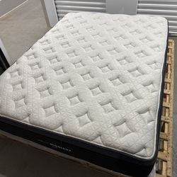 Like New Helix Luxe Midnight Full Mattress