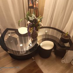 Glass Top S-shaped Table With Stools 