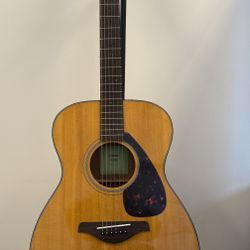 Yamaha FS800 Acoustic Guitar With Stand