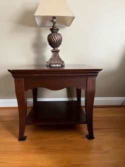 End table (Bassett)