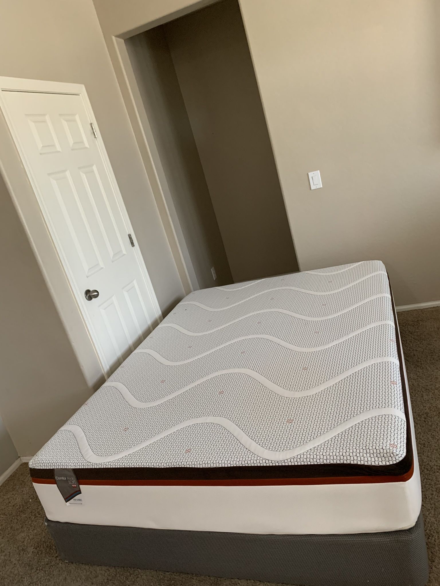 QUEEN MEMORY FOAM SOFR BEAUTYREST MATTRESS AND FREE BOX SPRING