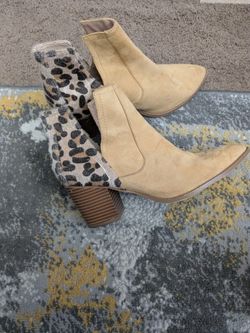 Boutique Two-Tone Suede & Leopard Block Heel Ankle Boots – Size 9.5