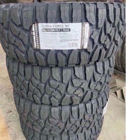 35/12.50R17 Mud Tire Set