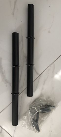 Pair of dumbbell handles with clips