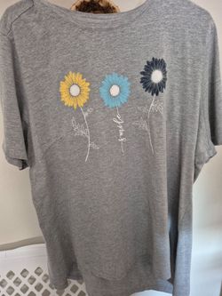Womens plus size 22/24 floral tshirt