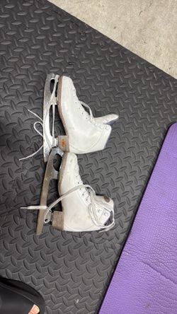 Riedell size 2 figure skate