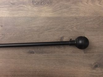 Ornamental curtain rob