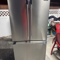 Frigidaire professional refrigerator