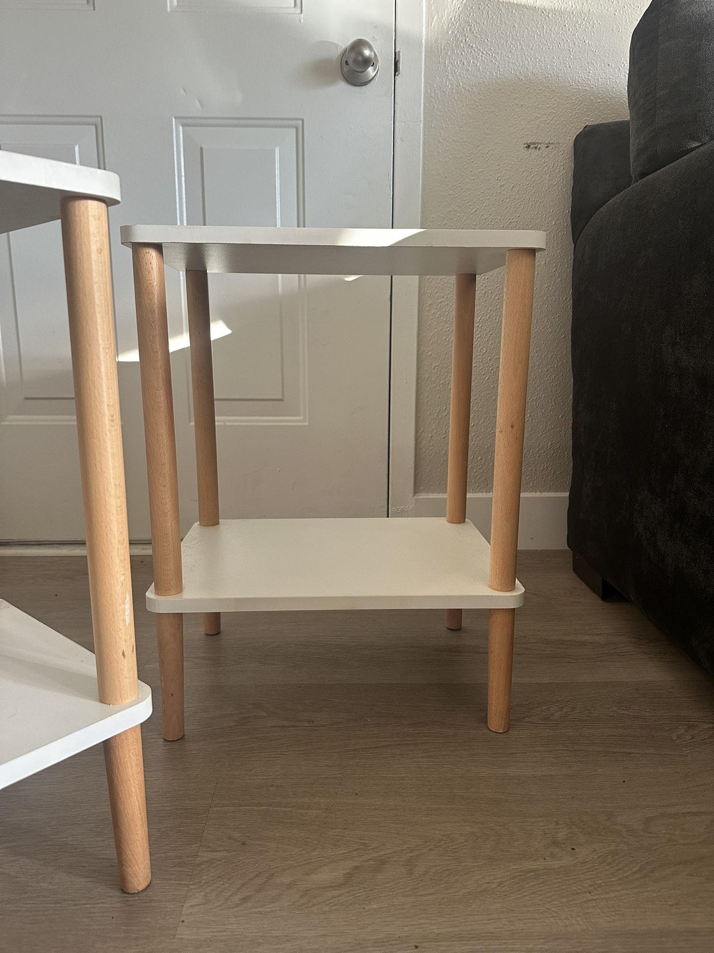 2 Side Tables 