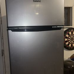 Galanz 3.1 Cu Ft Mini Fridge (Stainless steel)