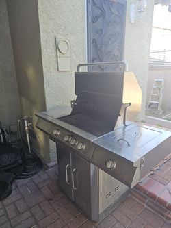 Jenn-Air Heavy-Duty Stainless Steel Gas BBQ Grill