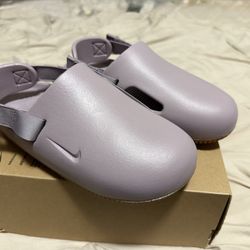 Nike Mule’s limited stock women’s size (6)