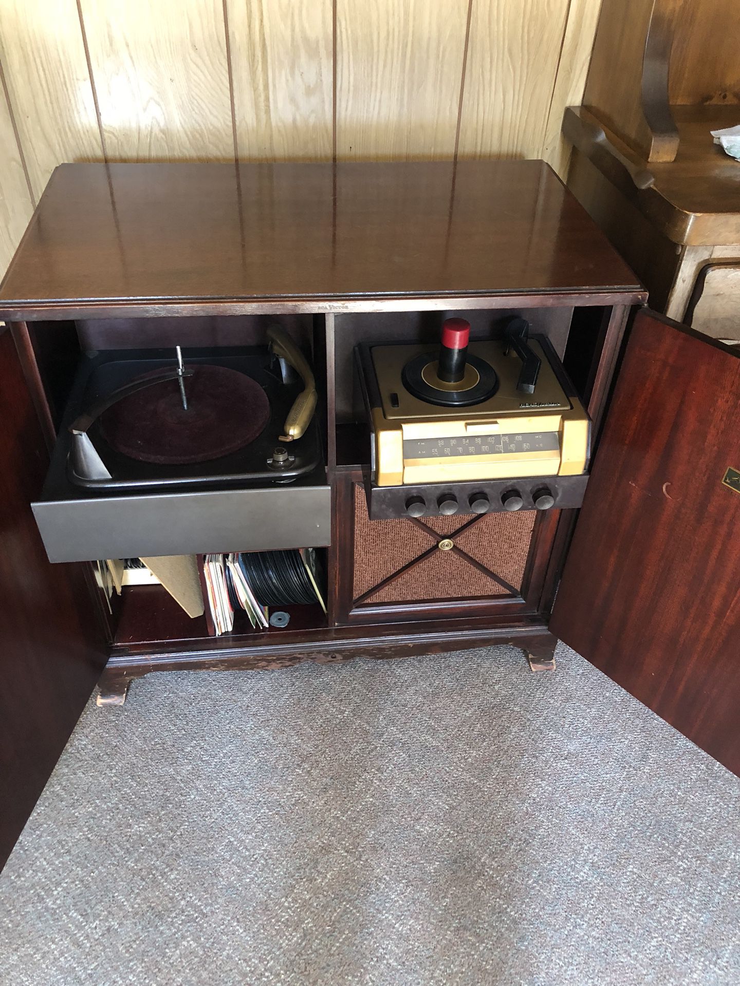 1930’s RCA Victor combination radio and record player