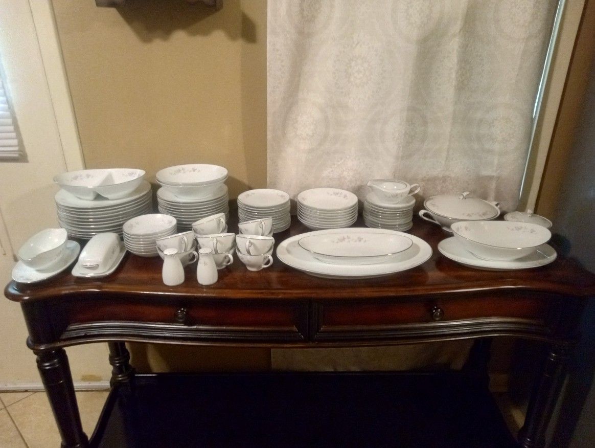 Very Nice Noritake Fine China 6314 79 Pieces