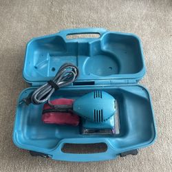 Makita Finishing Sander With Case