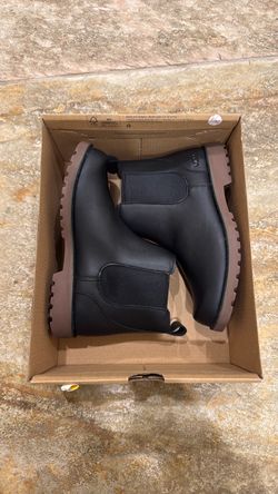 Ugg girl ‘s boots , size 2