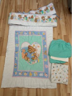 Vintage Crib 4 pc Bedding Set w/Pastel Bear Print