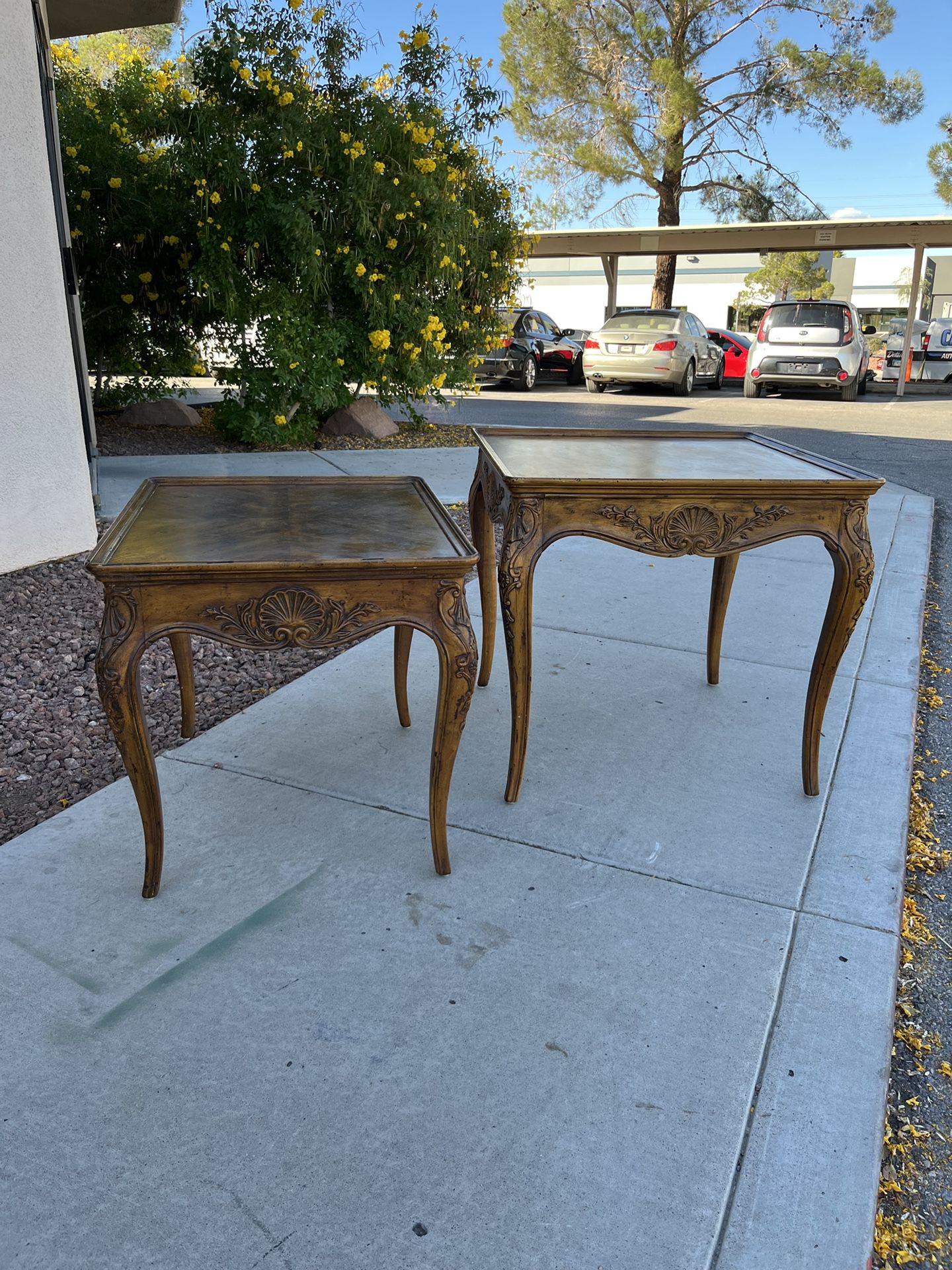 🌿 Pair of Vintage Henredon “Villandry” End Tables 🌿 ($10 Delivery )
