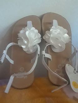 White sandals (girl)