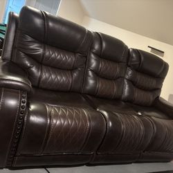 Luxurious 3-Seater Power Reclining Leather Sofa – Excellent Condition!