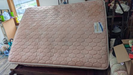 Queen size mattress and box springs