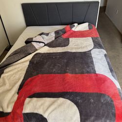 Queen Size Bed Frame With Memory Foam Mattress 