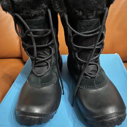Columbia Boots For Cold Or Rain Weather