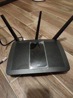 Wireless Router-Linksys EA7300 V2 (Max-Stream AC1750) Wi-Fi router.