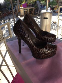 Brown croc print pumps