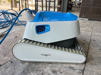 Dolphin Proteus DX 4 Robotic Pool Cleaner