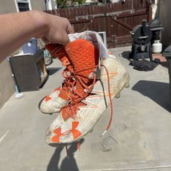 Under Armor Highlight Cleats Size 11