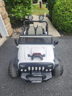 Moderno Kids 2-Seater Ride-On Truck with Remote and Charger