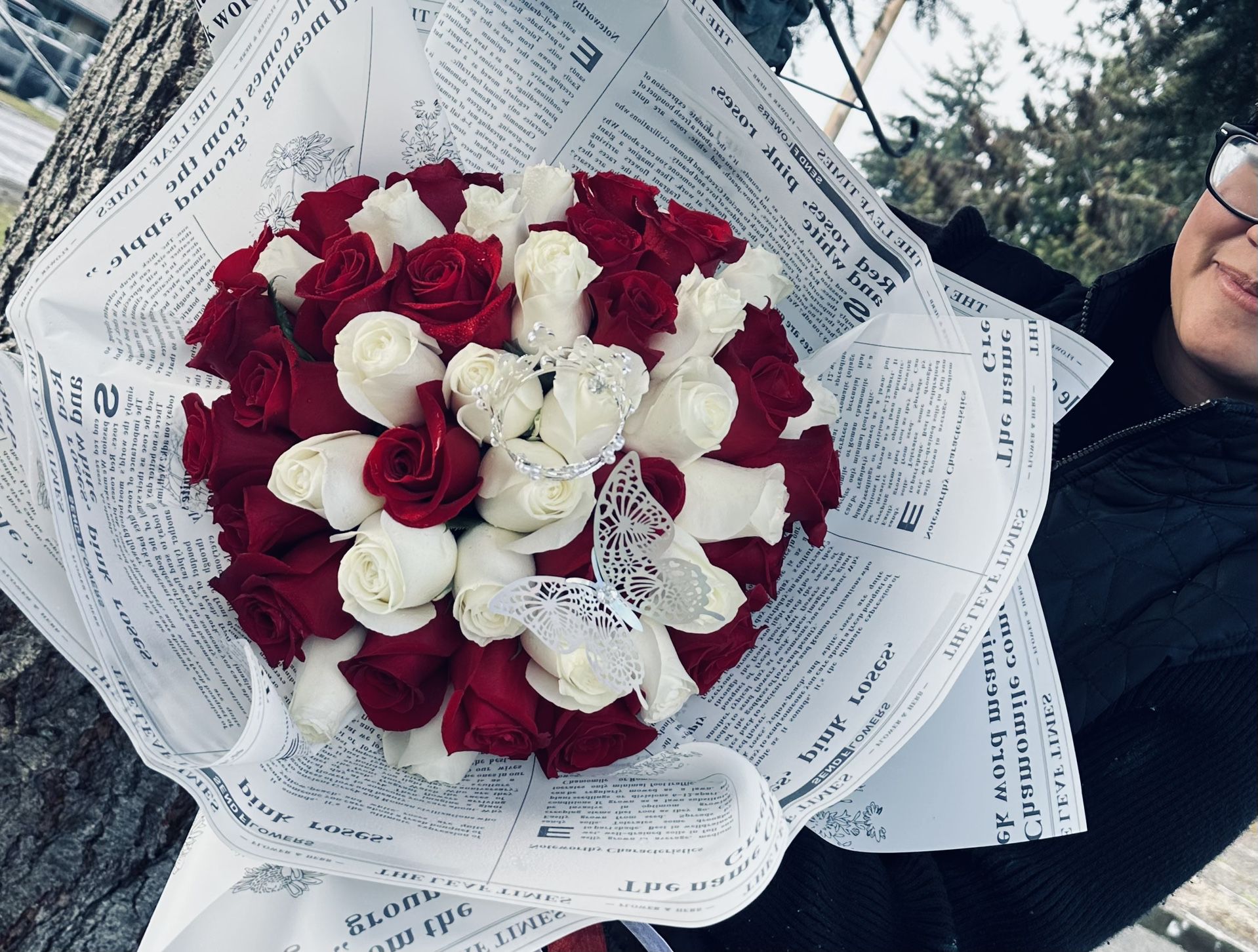 Ramo Buchon 150 Roses Hand Bouquet