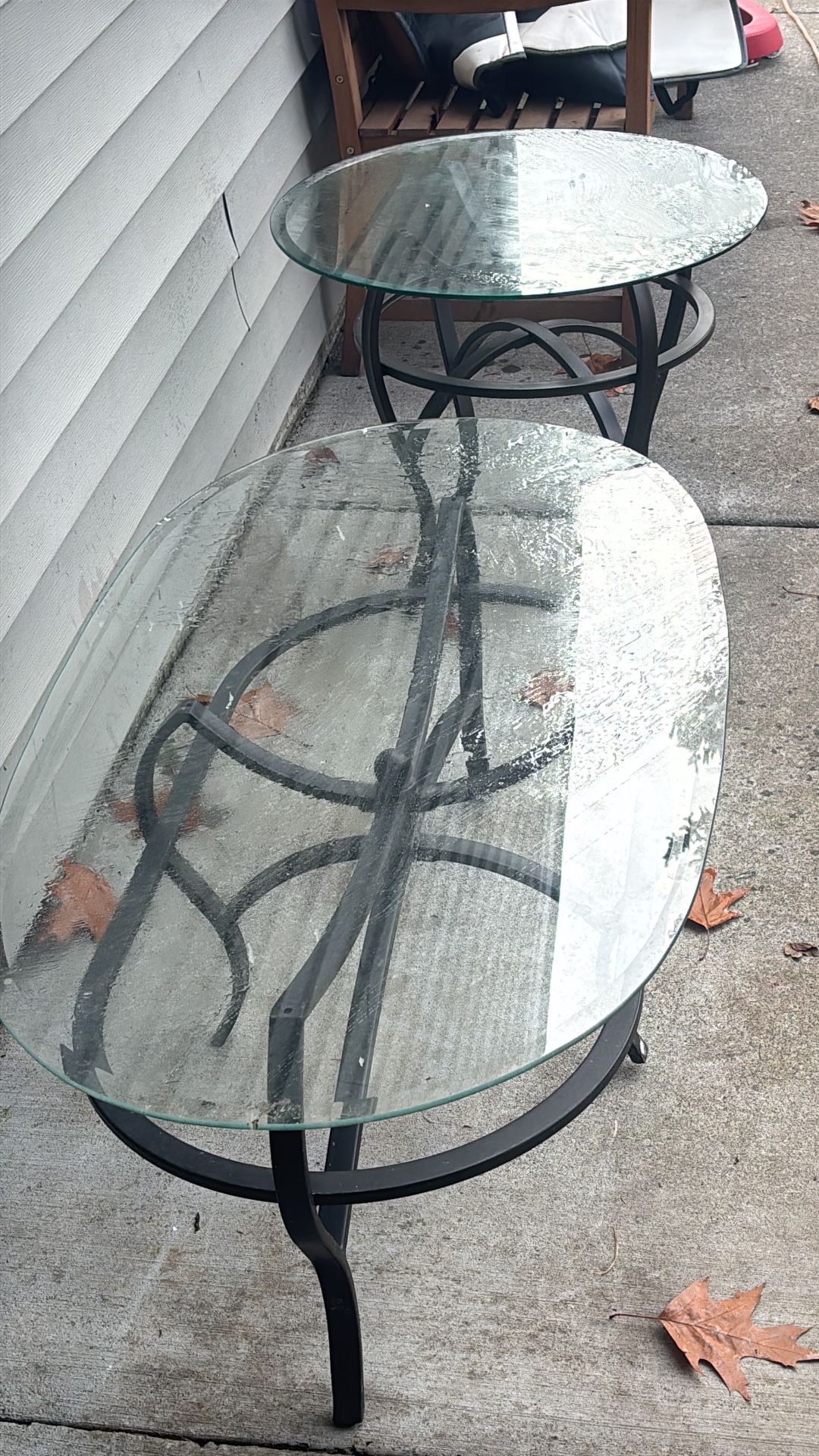 oval and round center tables 