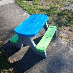 Little Tikes Outdoor Portable Kids Picnic Table