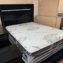 🎄🎅 CHRISTMAS SALE 🎅🎄 QUEEN BED $699 🍫🍭