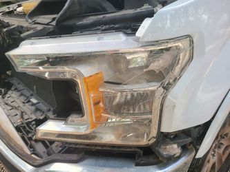 Damaged casing headlight assembly F-150 2018-2020