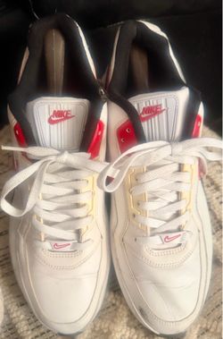 Preowned men’s size 12 sneakers in great condition located off lake mead and Simmons area asking $25