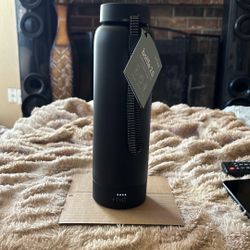 Tylt Power Bottle With Removable,  Wireless Magnetic Power Bank. 