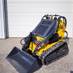 23 HP Mini Skid Steer 