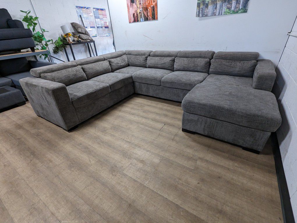 Free Delivery! Grey Modern Sectional Couch With Pullout And Storage 
