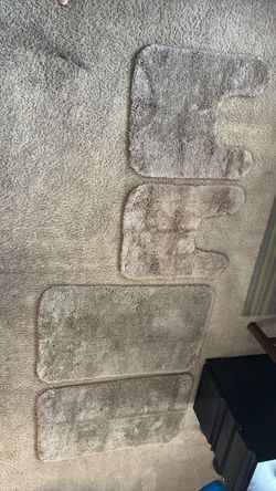 2 Bathroom rug sets