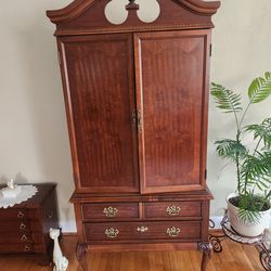 Entertainment cabinet