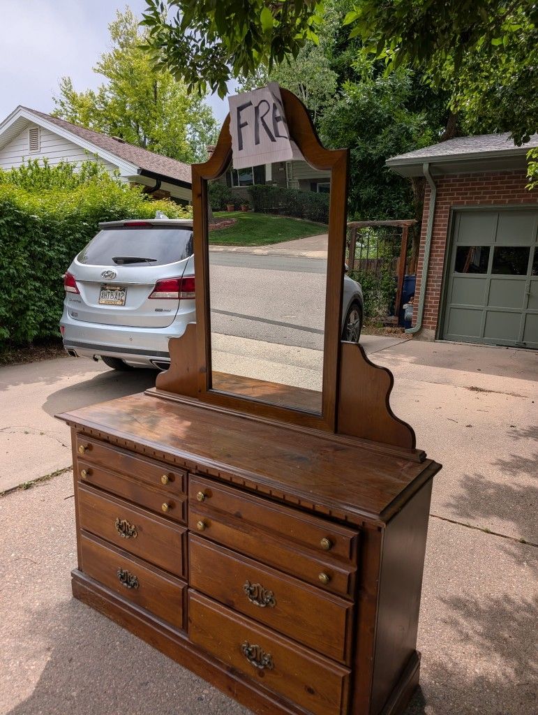 Free Dresser!!