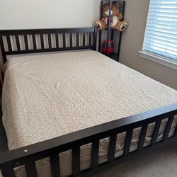 Full size bed-pristine condition